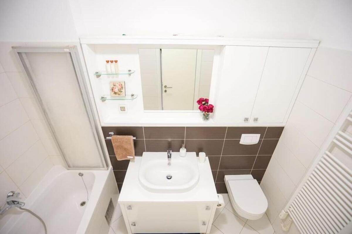 Apartment Zara White Exterior photo